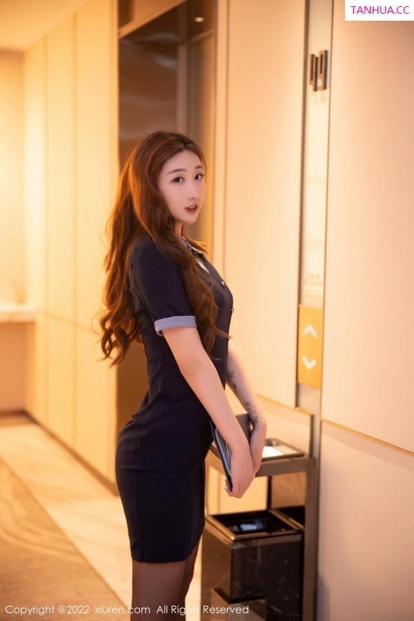 江真真  [XiuRen]高清写真图 2022.11.21 No.5886 江真真 黑丝美臀第4张图片